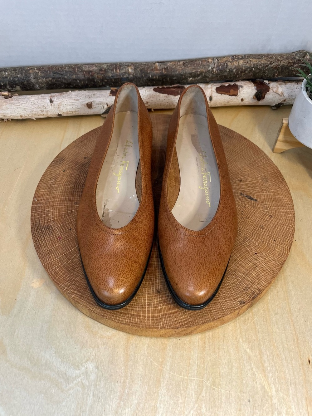 Salvatore Ferragamo | Leather Flats 19746 115BN in Caramel / Cognac Brown 9.5AA